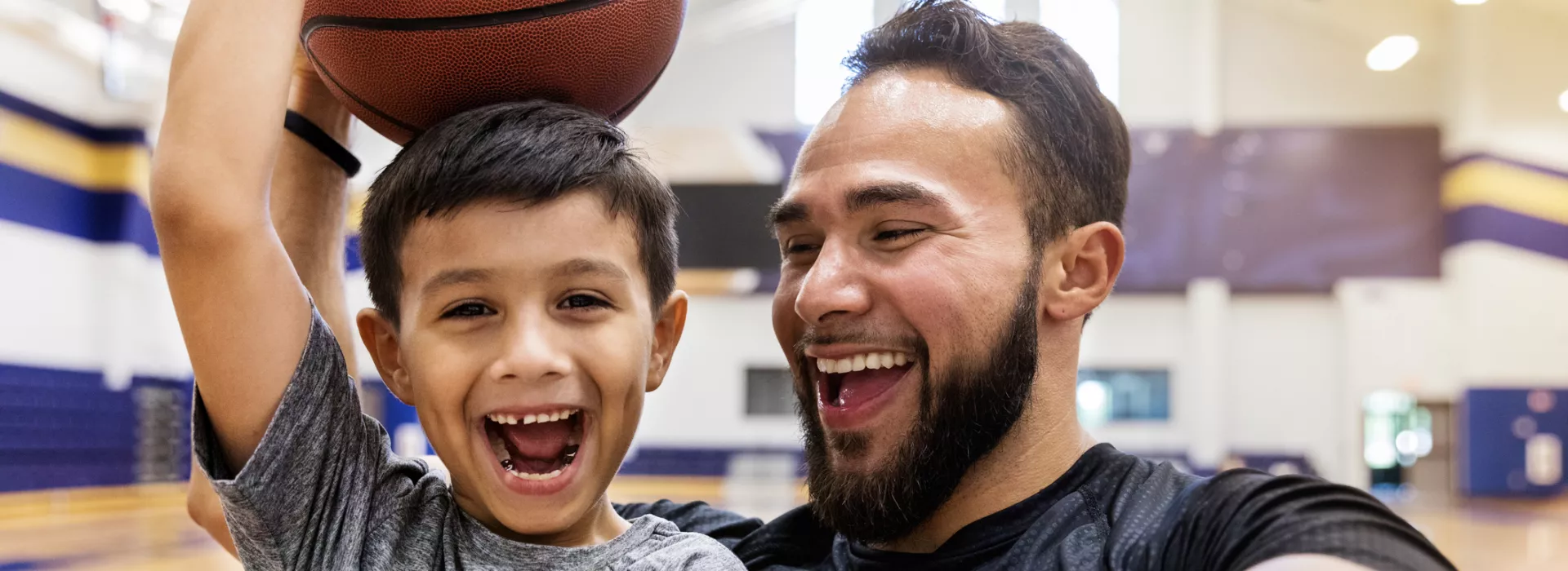 231027 istock family basketball dad son